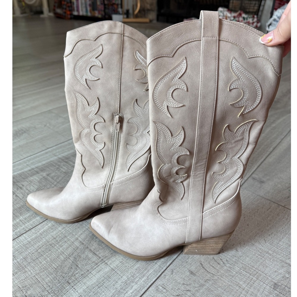 DV Dolce Vita Karda Western Boots Cream Beige Embroidered Pointed Toe Size 7